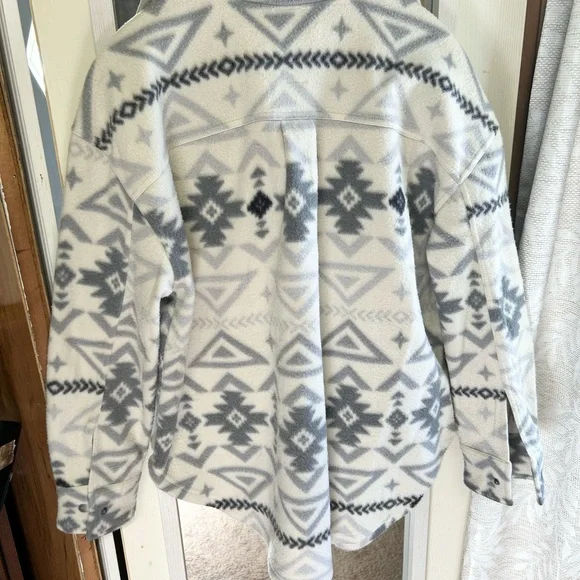 Tribal Patterned Cardigan Sweater - Gray and White - Picture 4 of 4